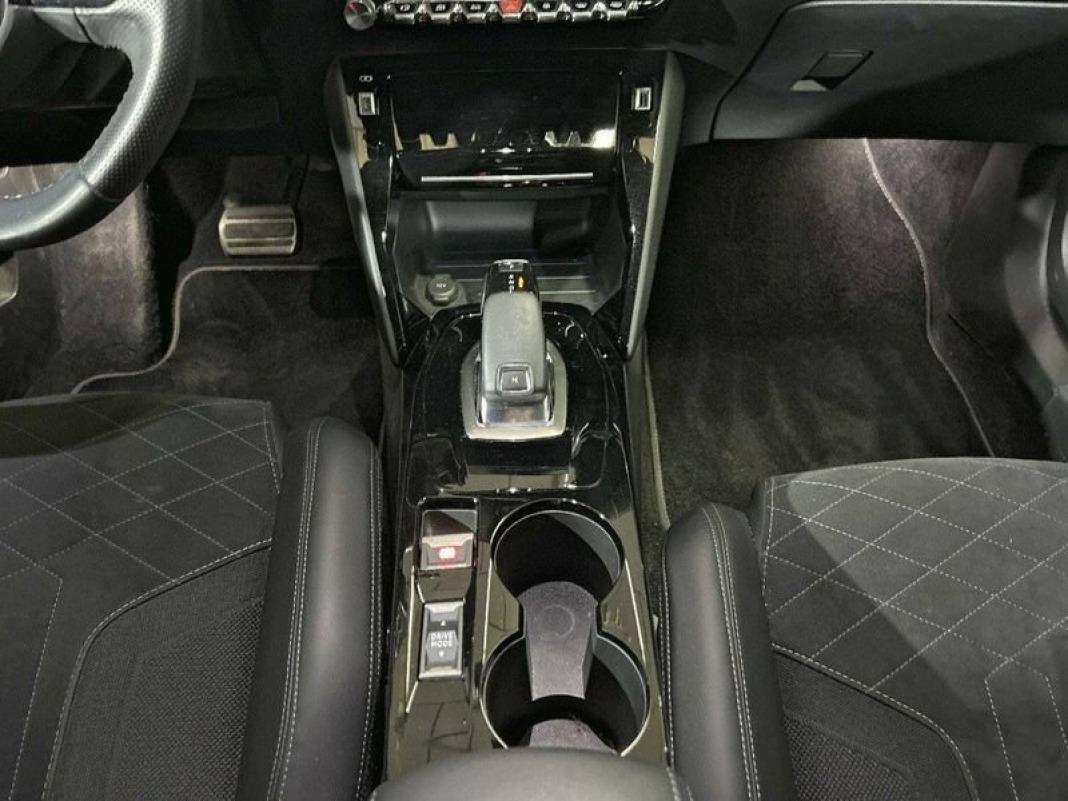 Peugeot 2008 Puretech 130 S&S EAT8 GT