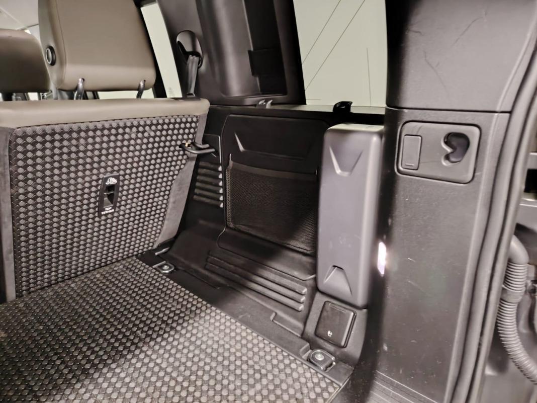 Land Rover Defender 2.0 D240 SD4 First Edition 110 Auto 4WD