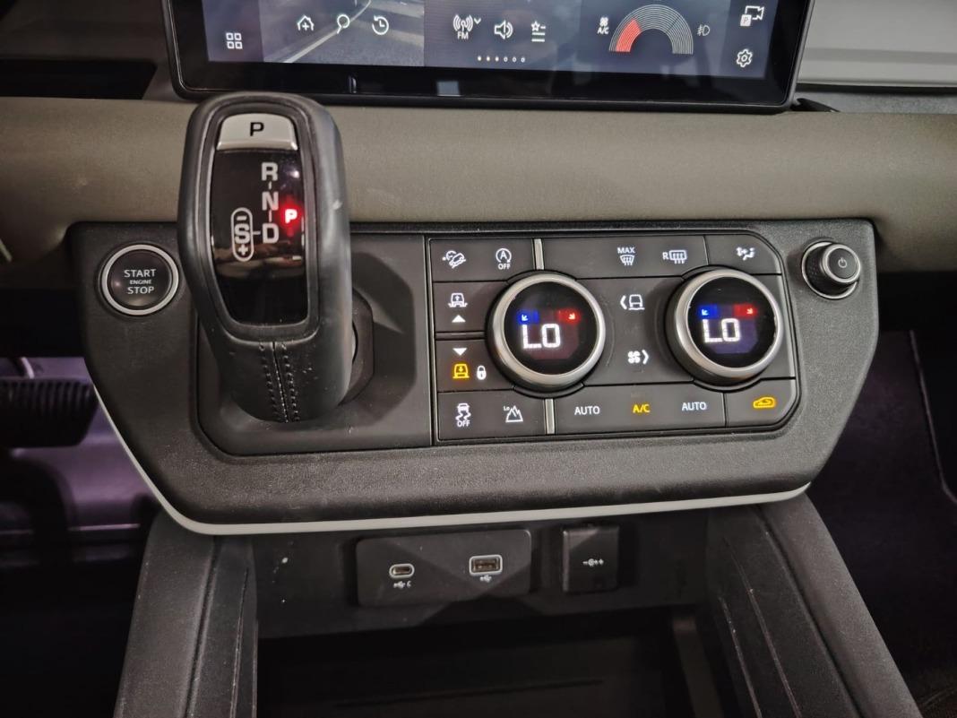 Land Rover Defender 2.0 D240 SD4 First Edition 110 Auto 4WD