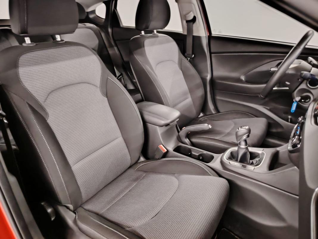 Hyundai I30 1.0 TGDI Essence Fastback LRR