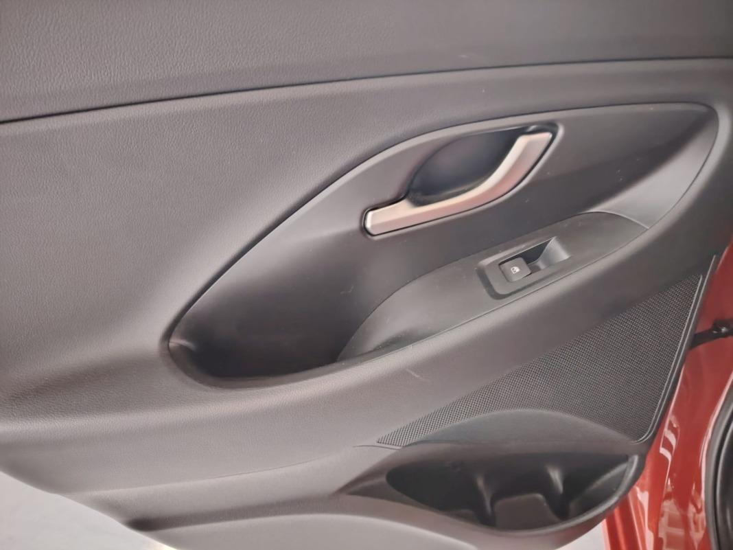 Hyundai I30 1.0 TGDI Essence Fastback LRR