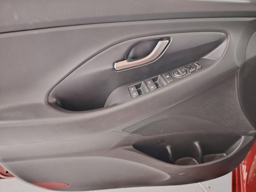 Hyundai I30 1.0 TGDI Essence Fastback LRR