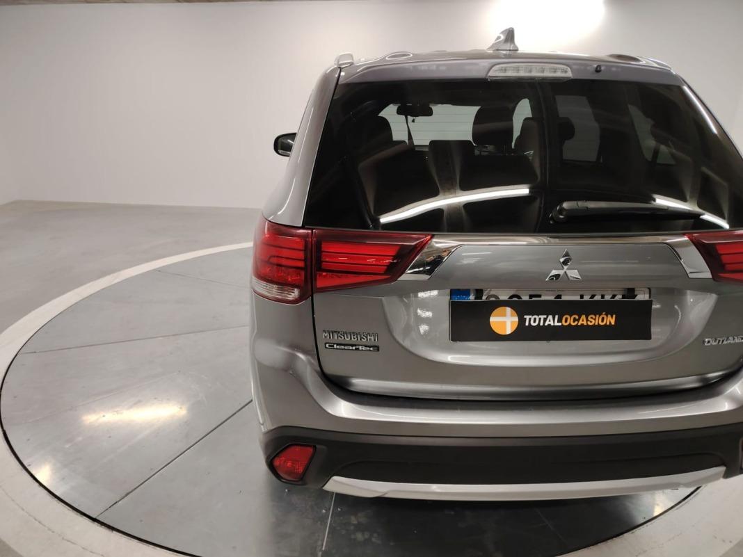 Mitsubishi Outlander 200 MPI Motion CVT 2WD 7 Plazas