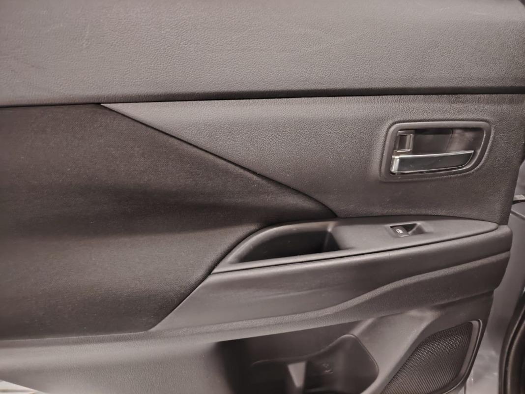 Mitsubishi Outlander 200 MPI Motion CVT 2WD 7 Plazas