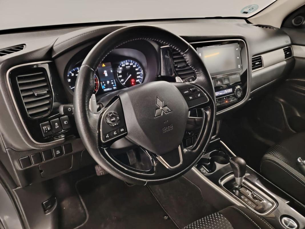 Mitsubishi Outlander 200 MPI Motion CVT 2WD 7 Plazas