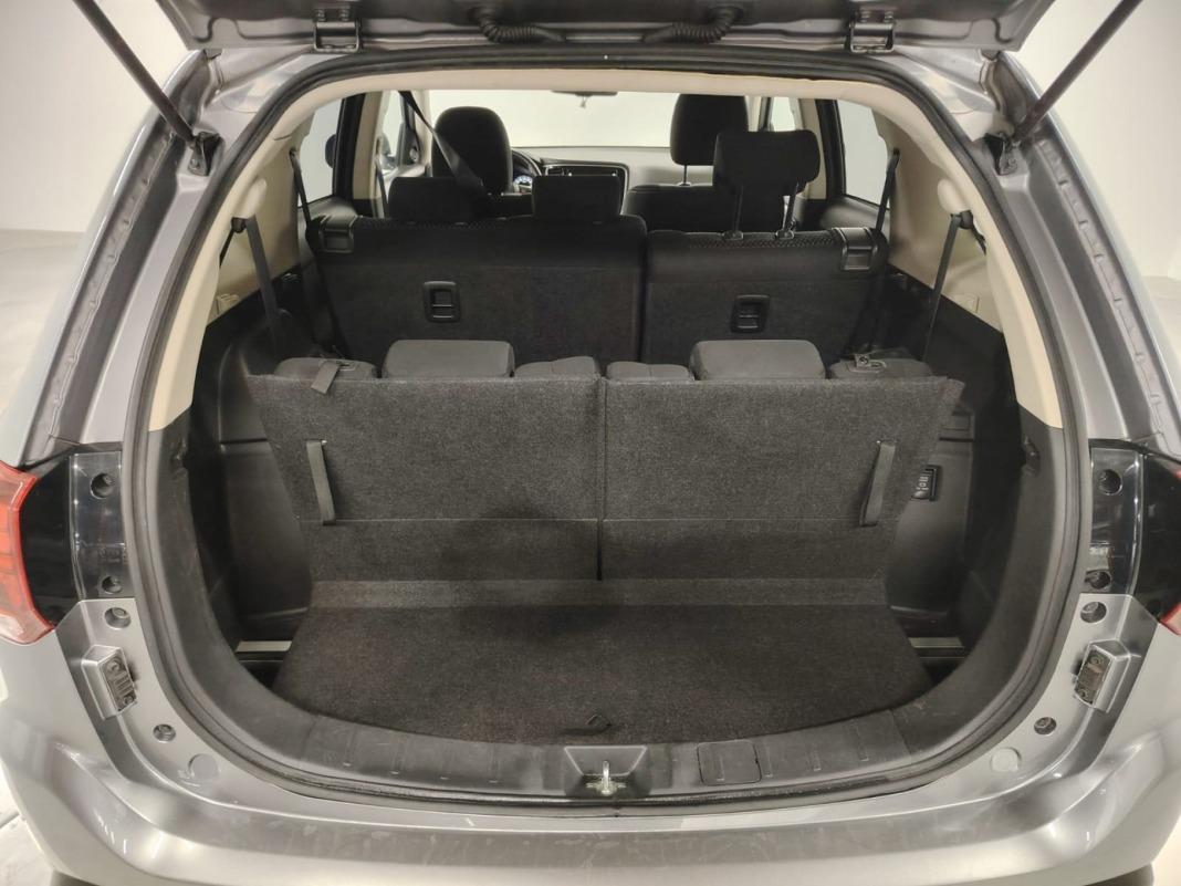 Mitsubishi Outlander 200 MPI Motion CVT 2WD 7 Plazas