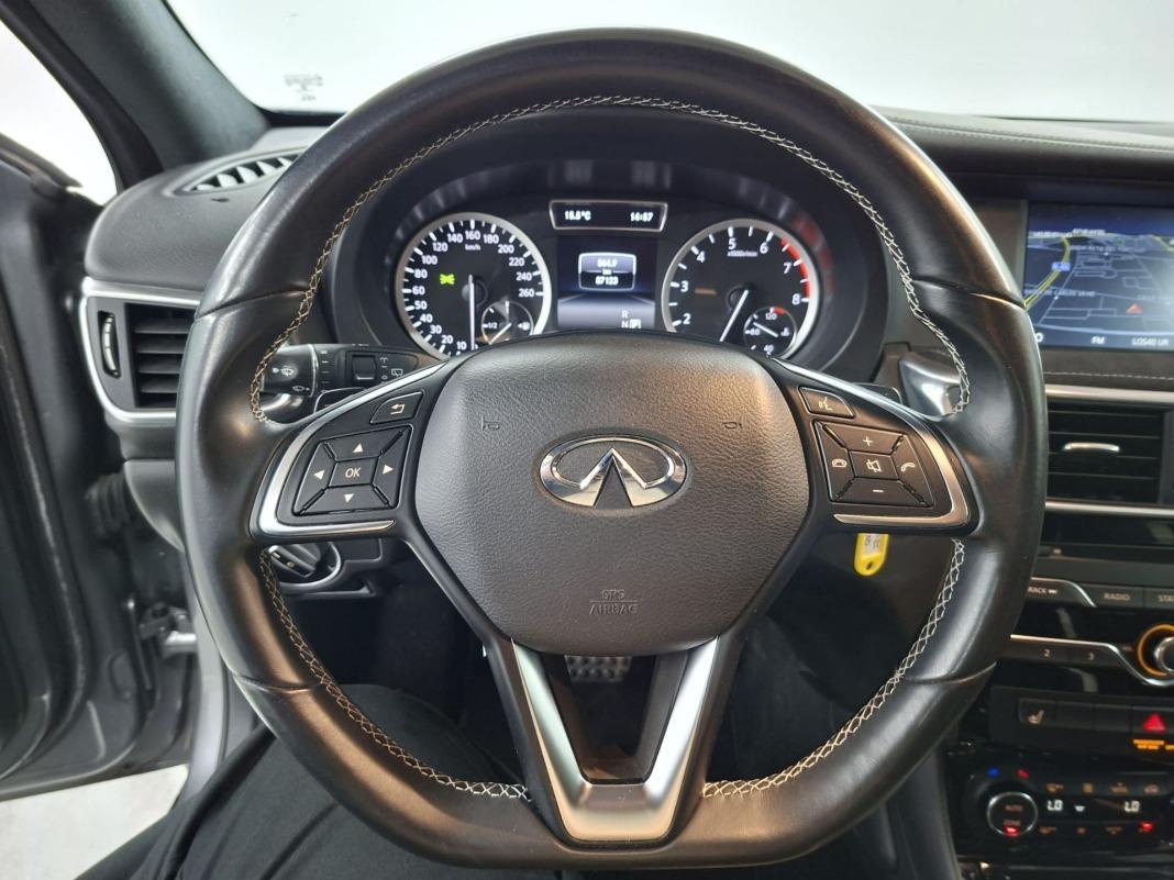 Infiniti Q30 2.0T SPORT 7DCT AWD