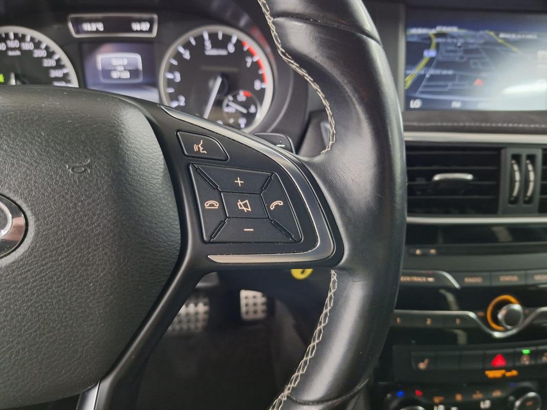 Infiniti Q30 2.0T SPORT 7DCT AWD