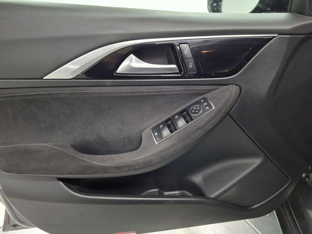 Infiniti Q30 2.0T SPORT 7DCT AWD