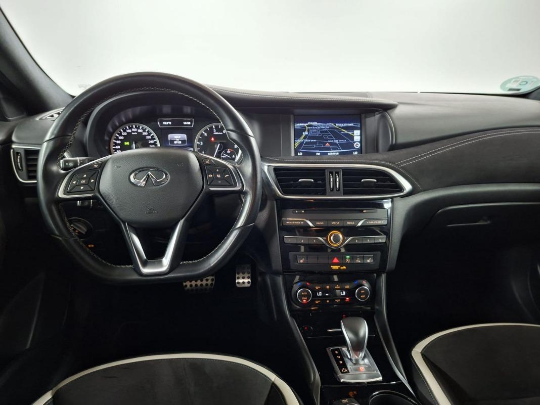 Infiniti Q30 2.0T SPORT 7DCT AWD