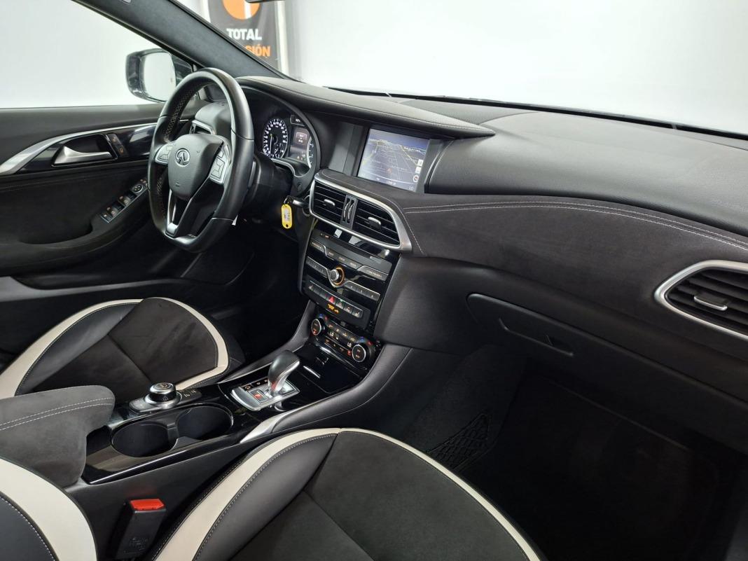 Infiniti Q30 2.0T SPORT 7DCT AWD