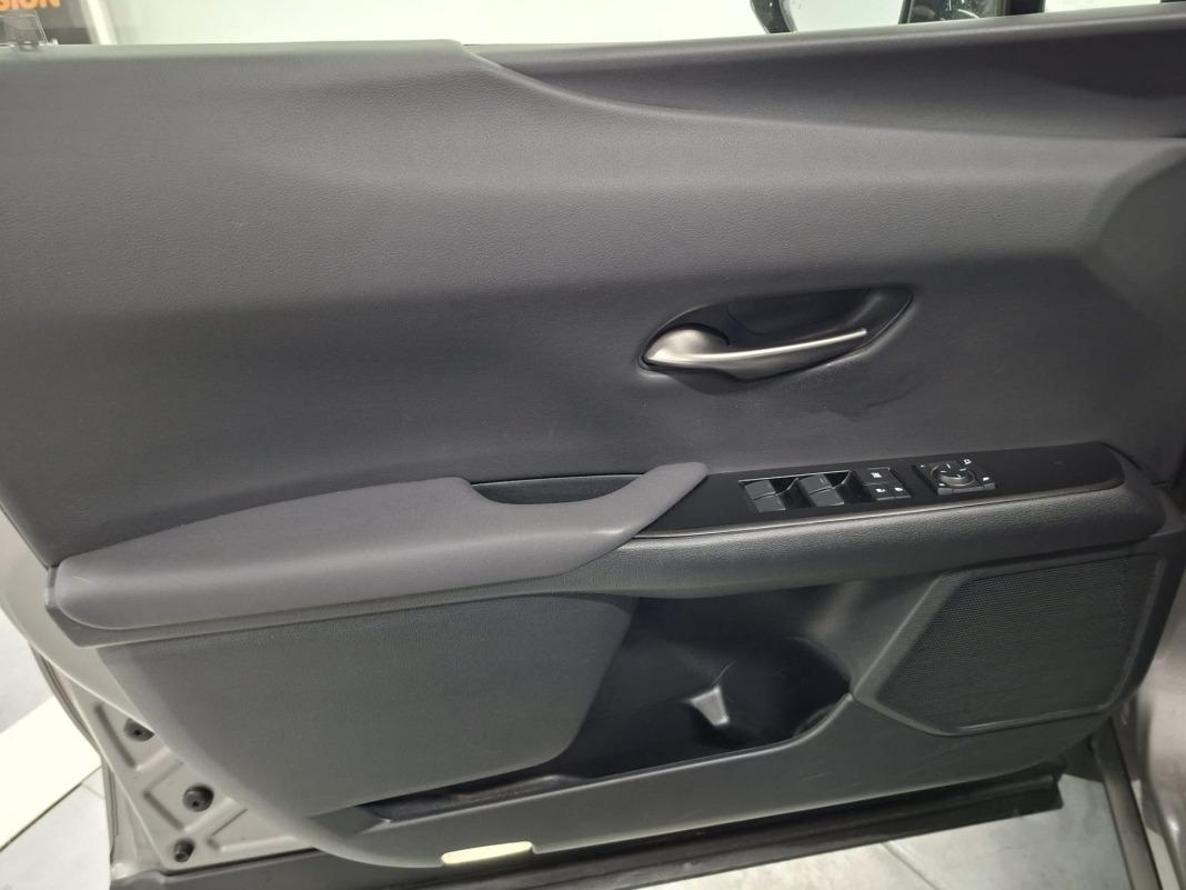 Lexus Ux 250H BUSINESS