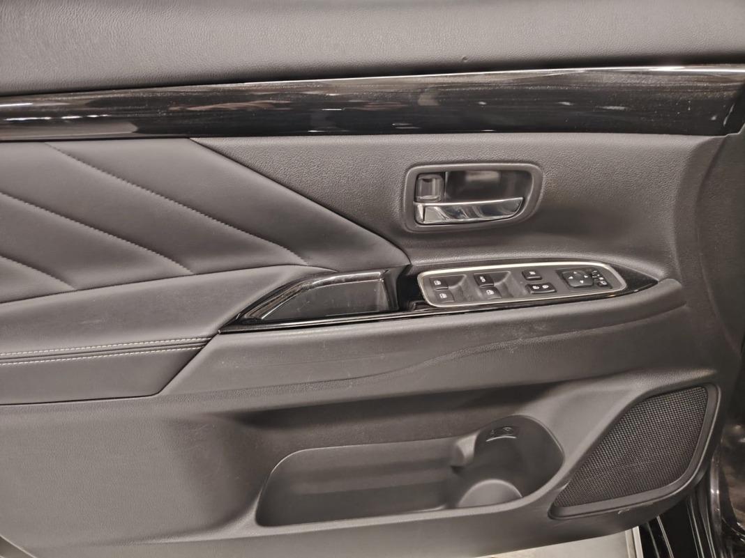Mitsubishi Outlander 2.0 PHEV Kaiteki Auto 4WD