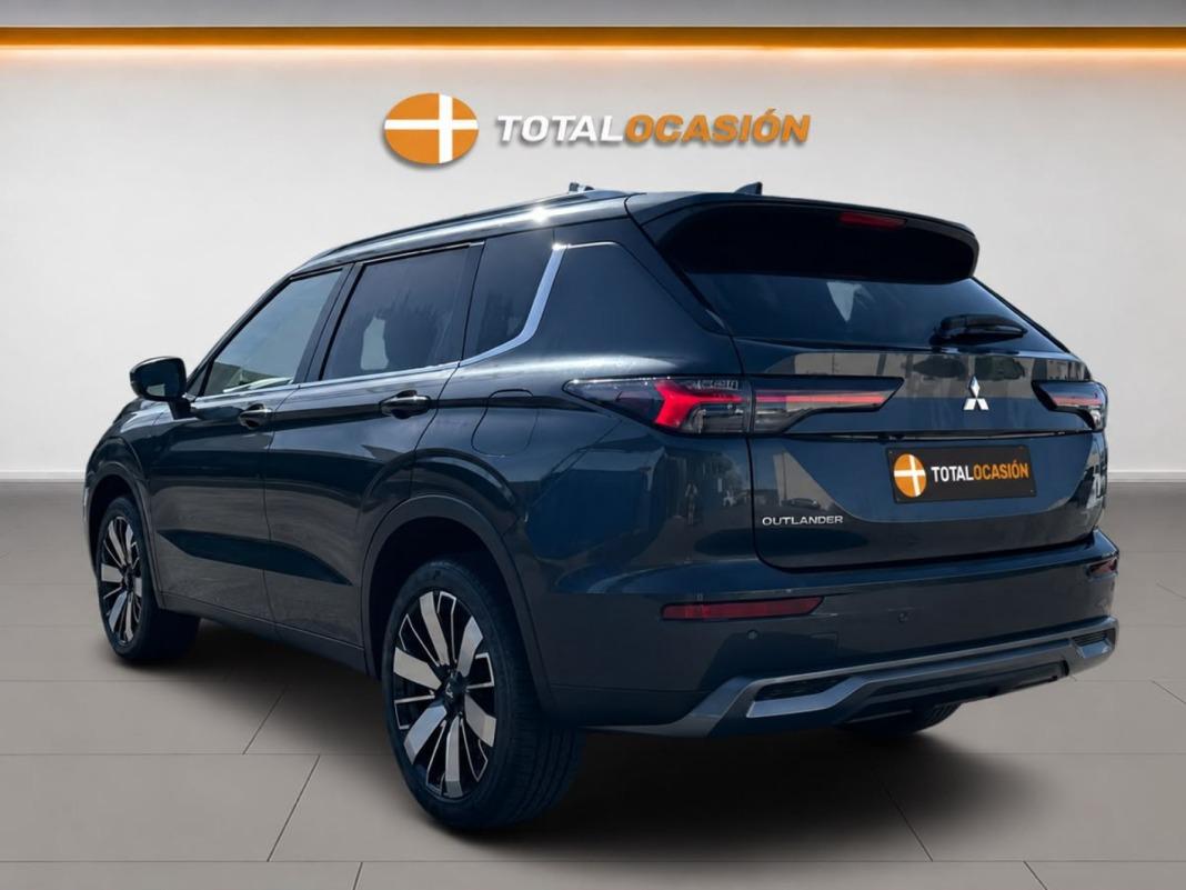 Mitsubishi Outlander PHEV Kaiteki 4WD