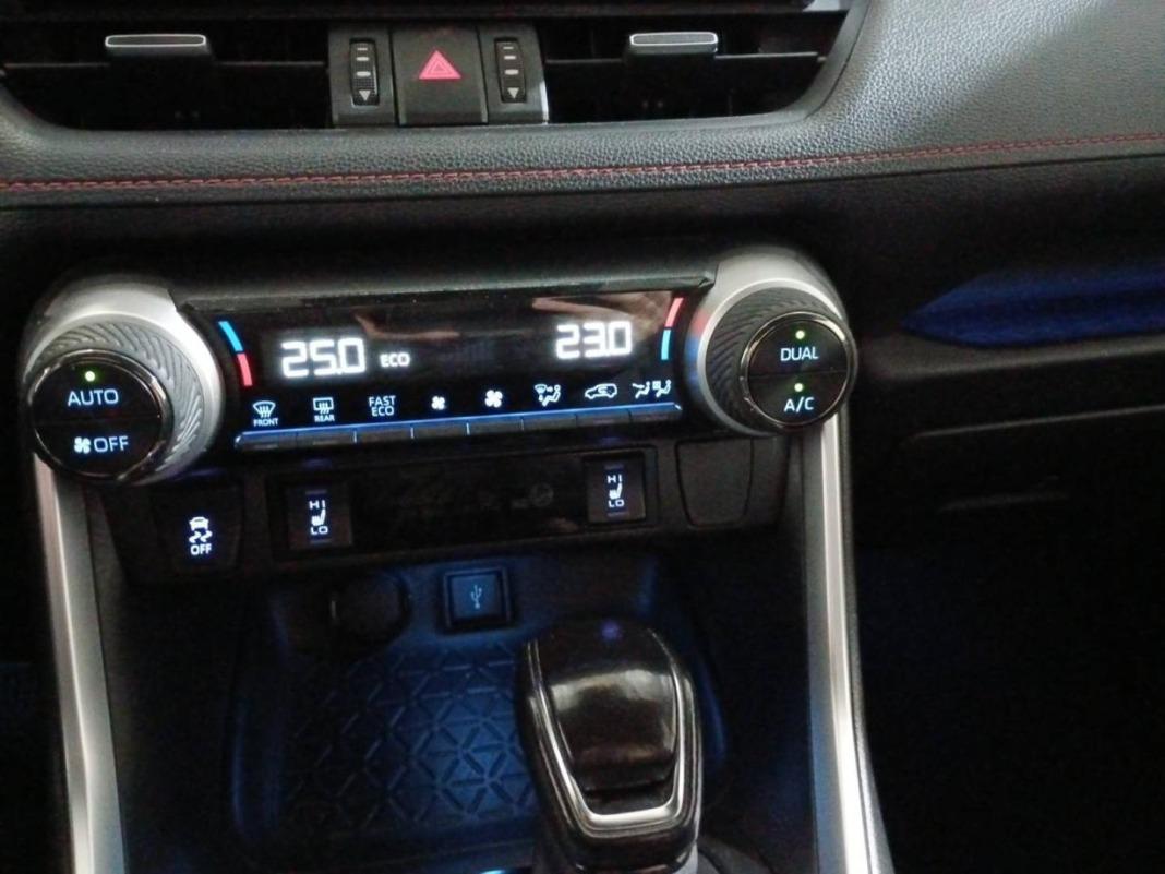 Toyota Rav4 2.5l PLUG-IN 300PH (e-CVT) Advance