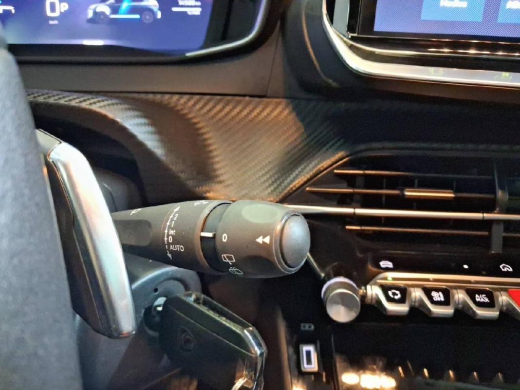 Peugeot 208 Allure HYBRID 110 eDCS6