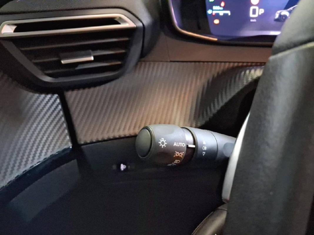 Peugeot 208 Allure HYBRID 110 eDCS6