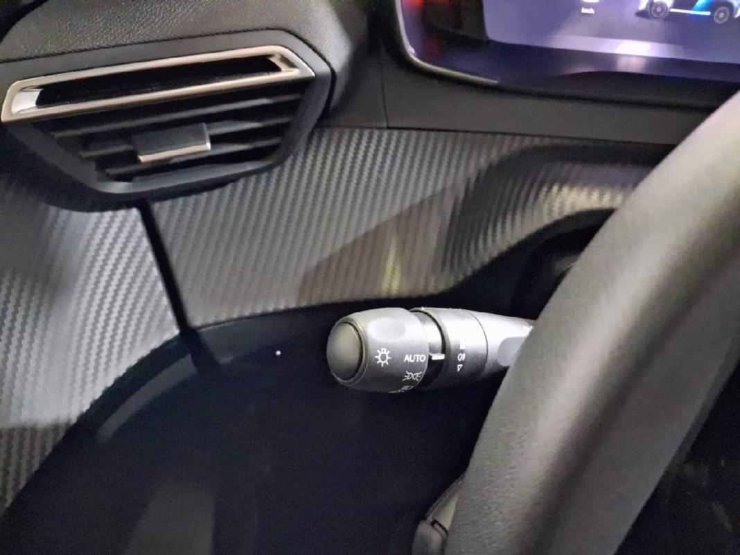 Peugeot 208 Allure HYBRID 110 eDCS6