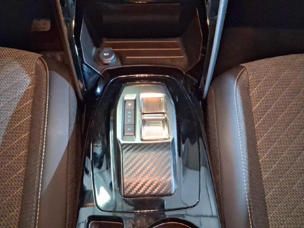 Peugeot 208 Allure HYBRID 110 eDCS6
