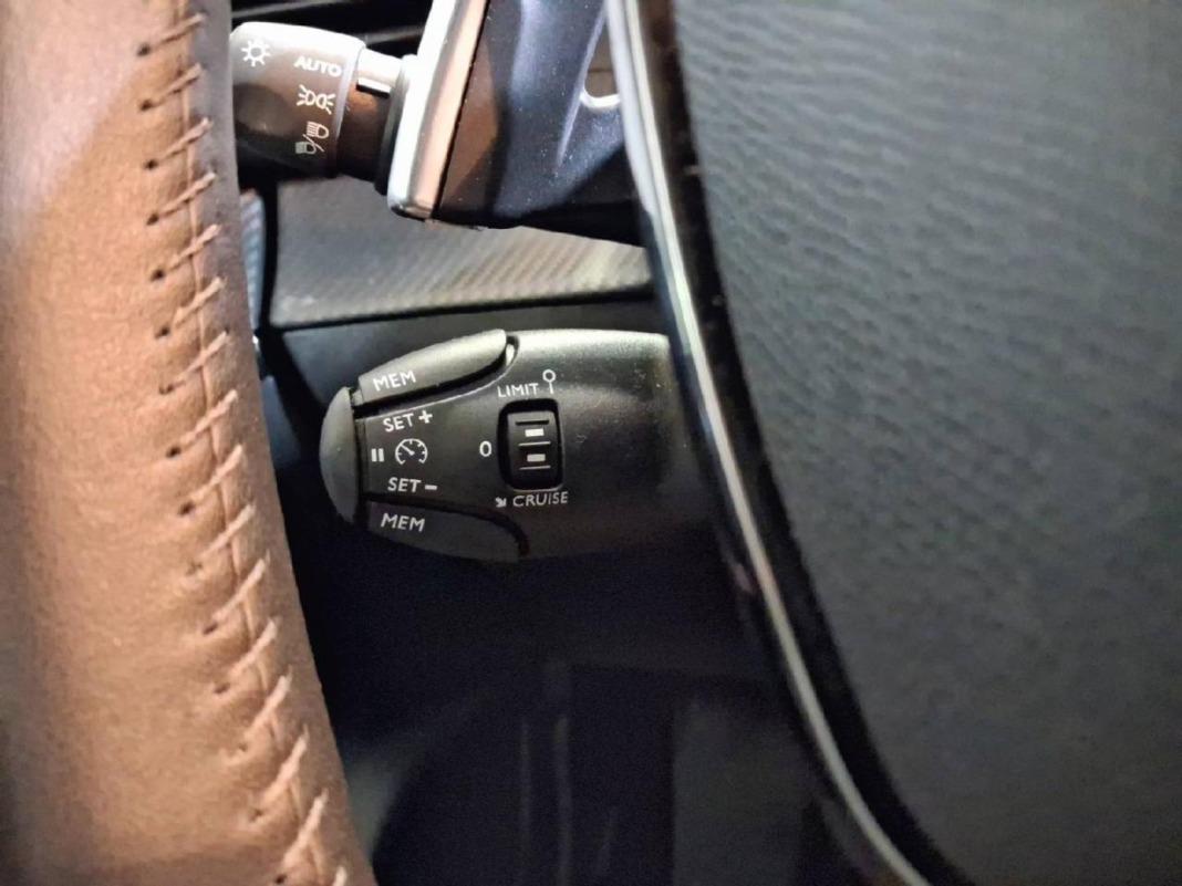 Peugeot 208 Allure HYBRID 110 eDCS6