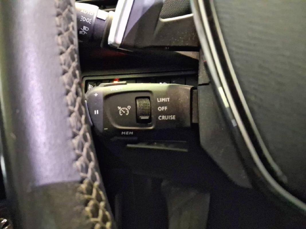 Peugeot 3008 Hybrid 225 e-EAT8 Allure
