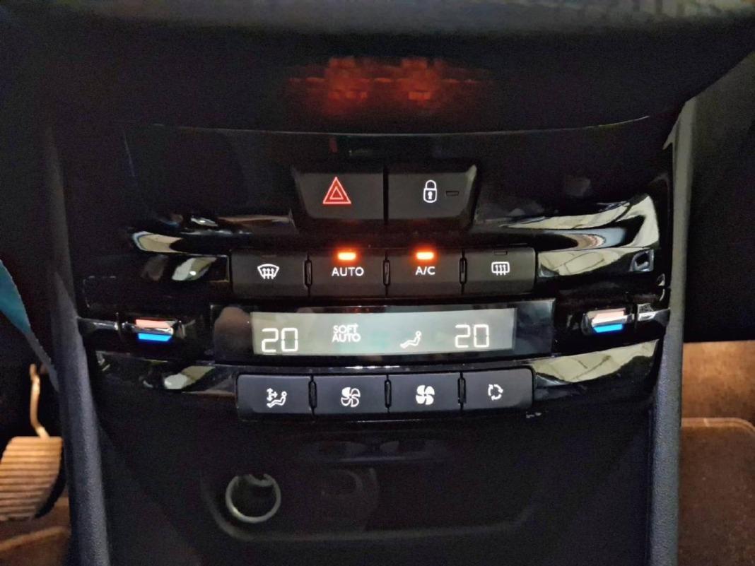 Peugeot 2008 Allure BlueHDi 73KW (100CV)