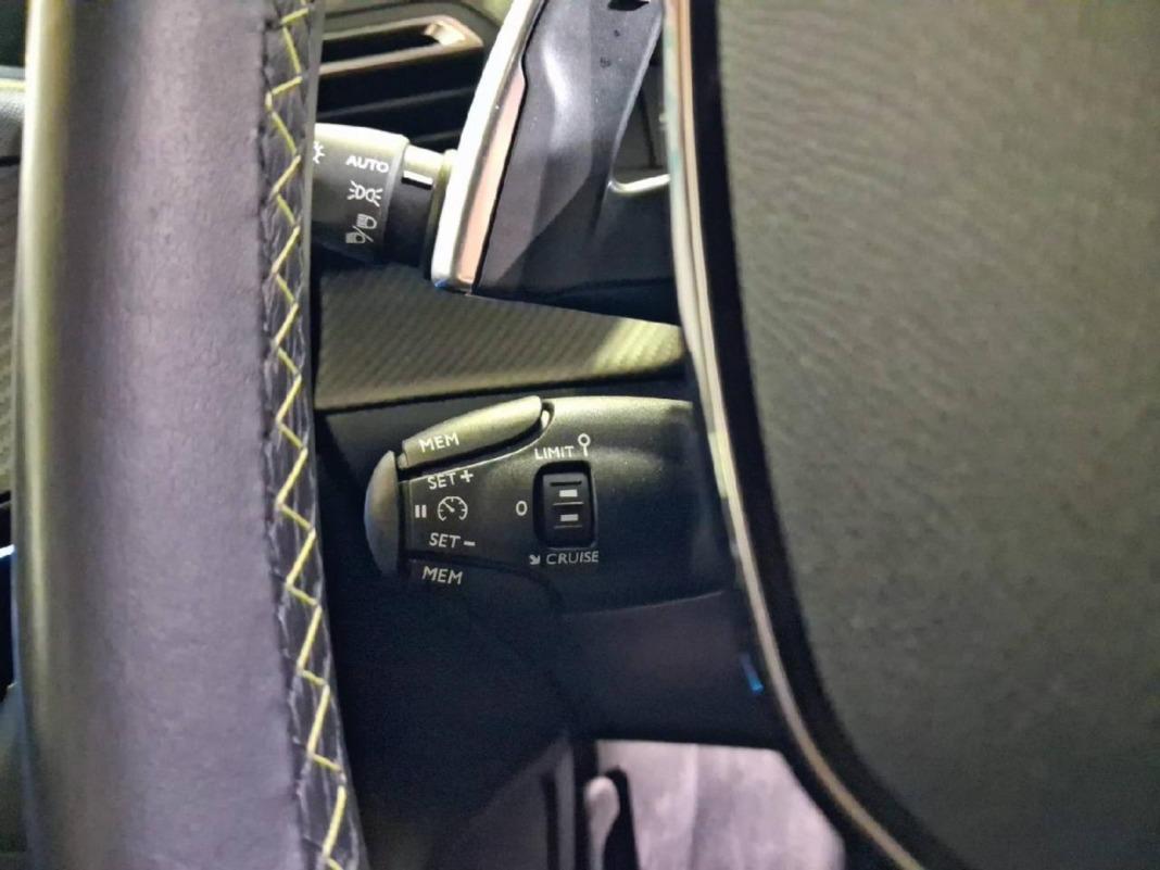 Peugeot 208 GT HYBRID 136 eDCS6