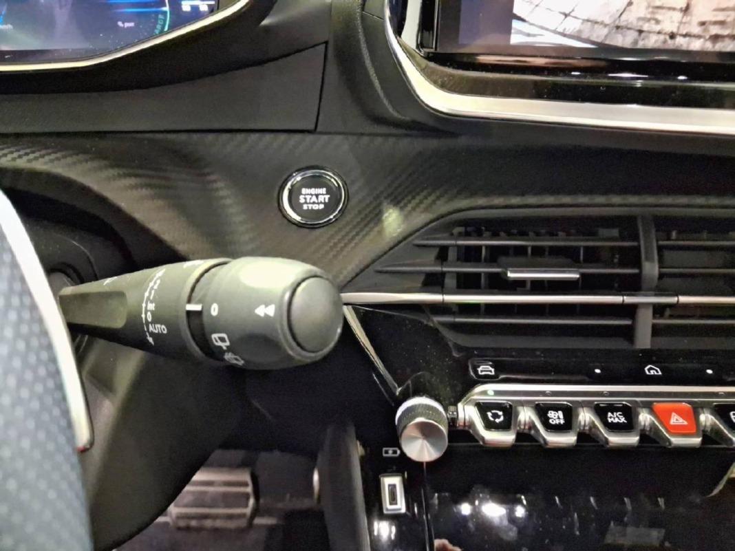 Peugeot 208 GT HYBRID 136 eDCS6
