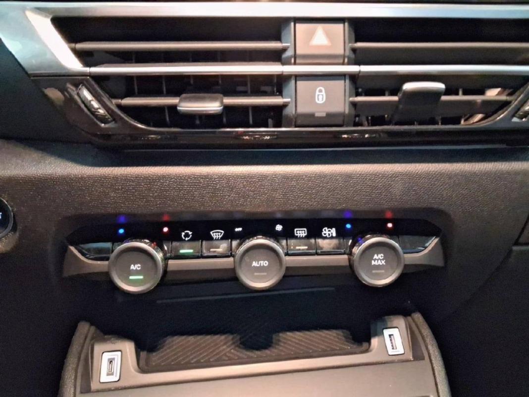 Citroen C4 Hybrid 136 e-DCS6 Plus