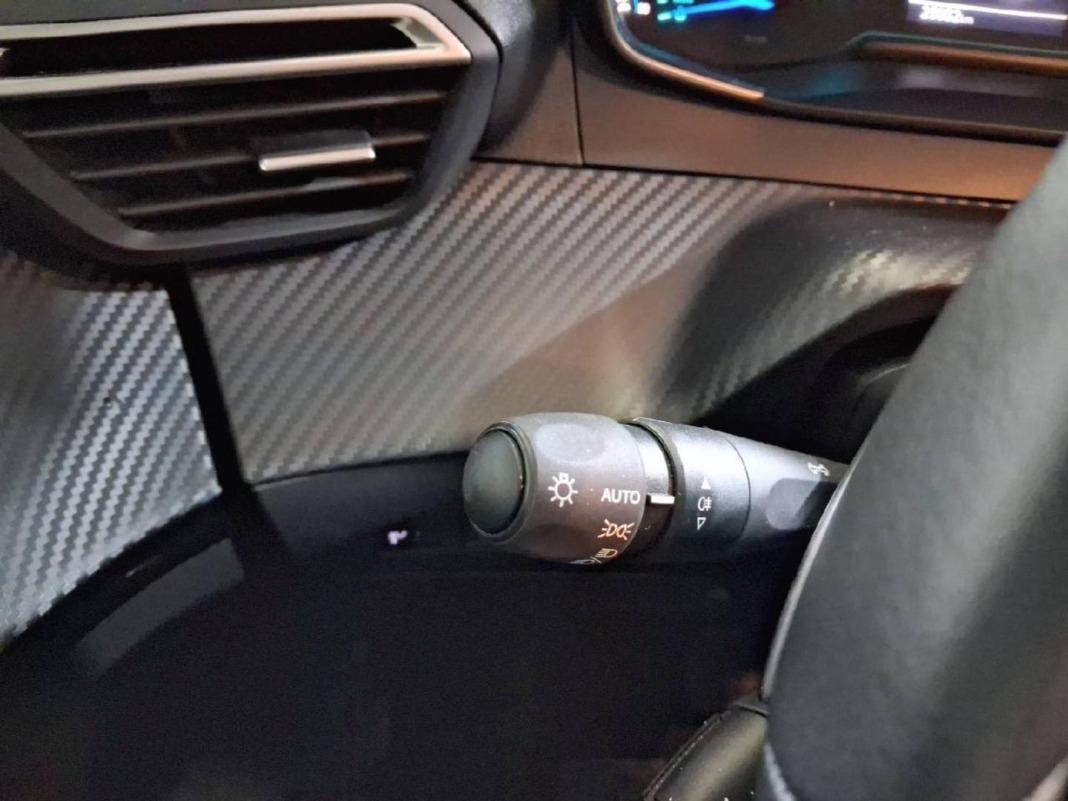 Peugeot 208 Style HYBRID 110 eDCS6