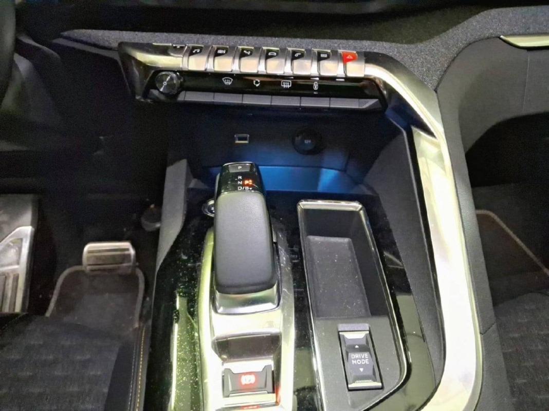Peugeot 3008 Hybrid 300 e-EAT8 Roadtrip