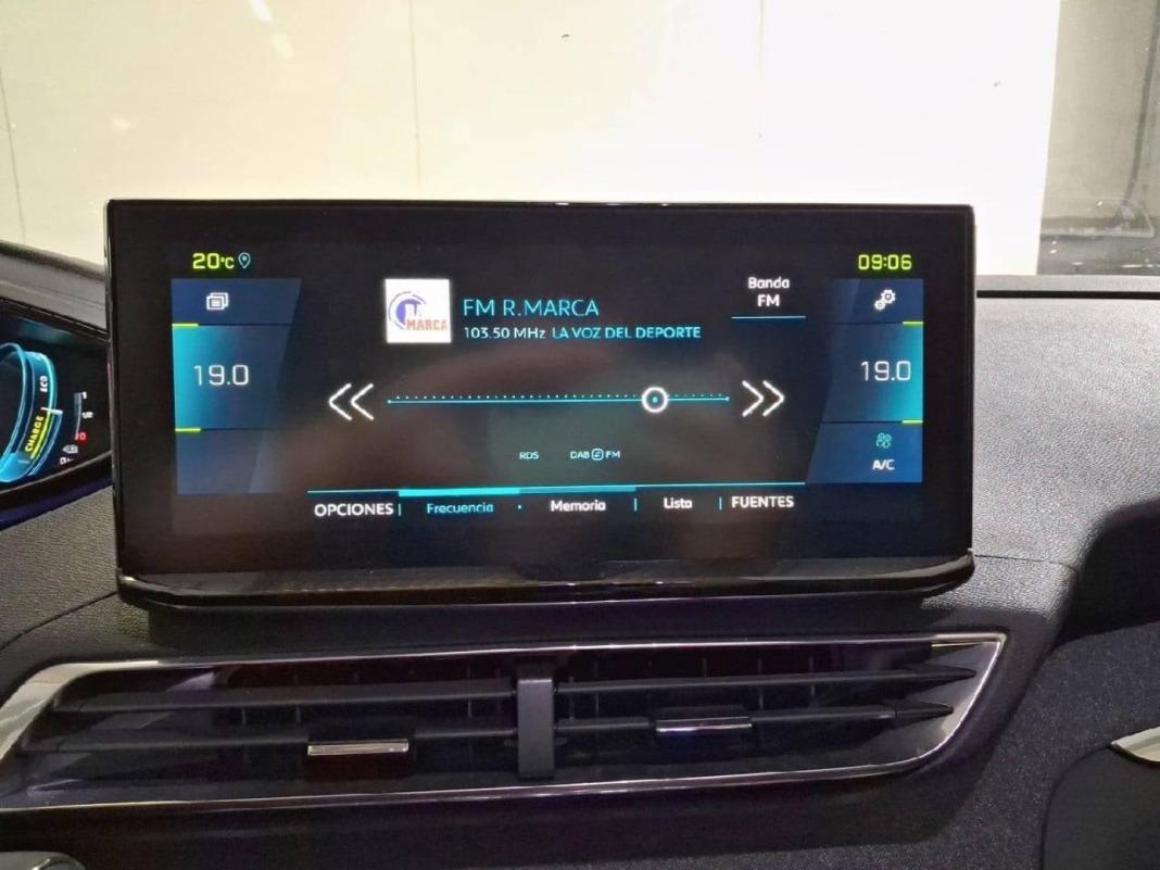 Peugeot 3008 Hybrid 300 e-EAT8 Roadtrip