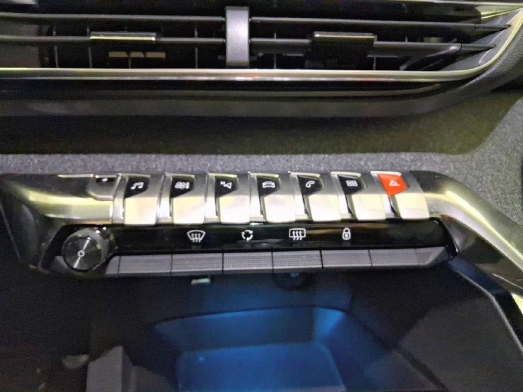 Peugeot 3008 Hybrid 300 e-EAT8 Roadtrip