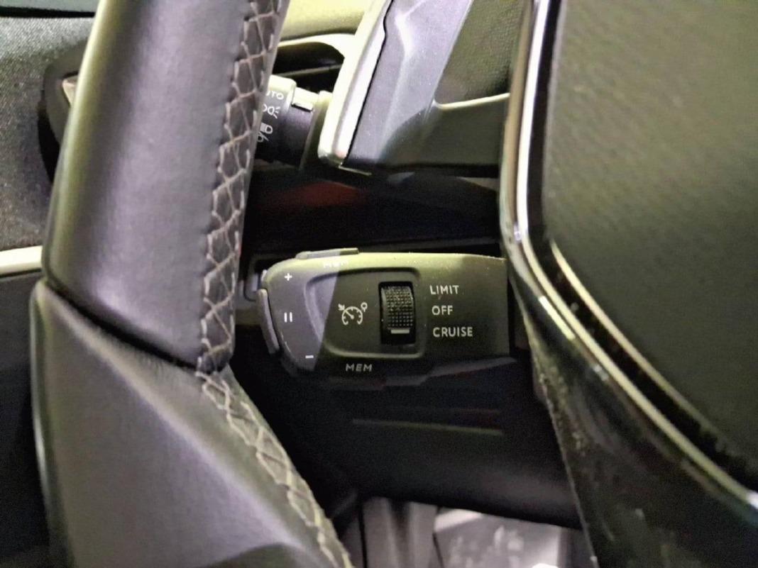 Peugeot 3008 Hybrid 300 e-EAT8 Roadtrip
