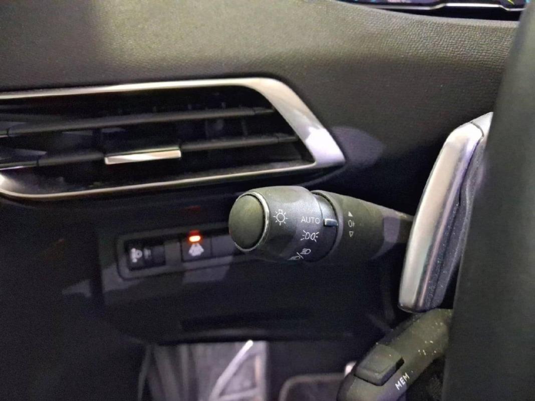 Peugeot 3008 Hybrid 300 e-EAT8 Roadtrip