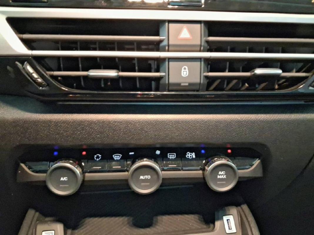 Citroen C4 Hybrid 136 e-DCS6 Plus