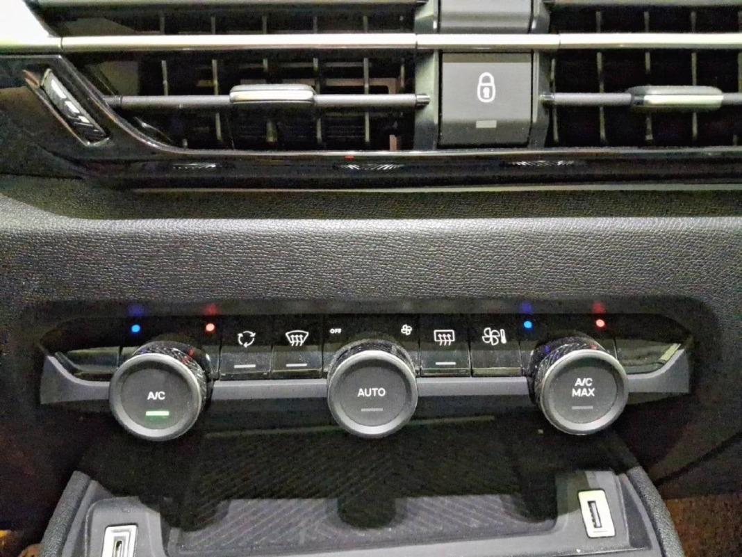 Citroen C4 PureTech 130 S&S 6v Shine