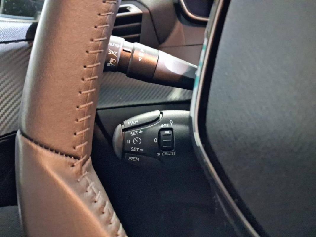 Peugeot 208 Allure Gasolina 100 S&S 6 Vel. MAN