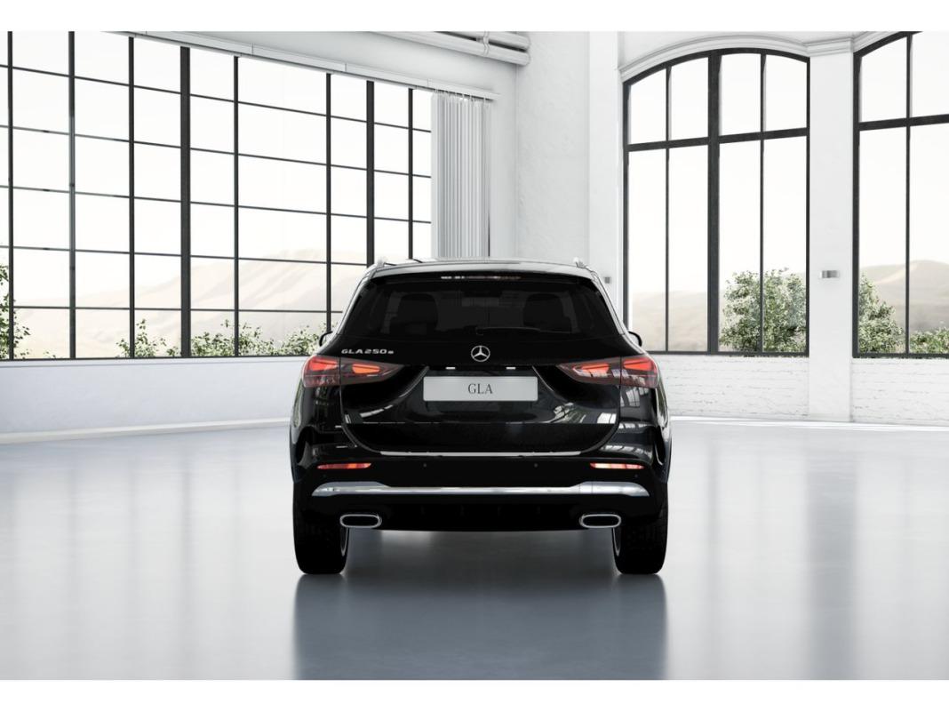 Mercedes Gla 250 e con tecnologia hibrida eq