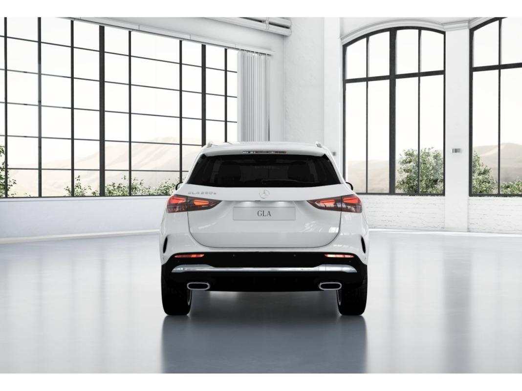 Mercedes Gla 250 e con tecnologia hibrida eq