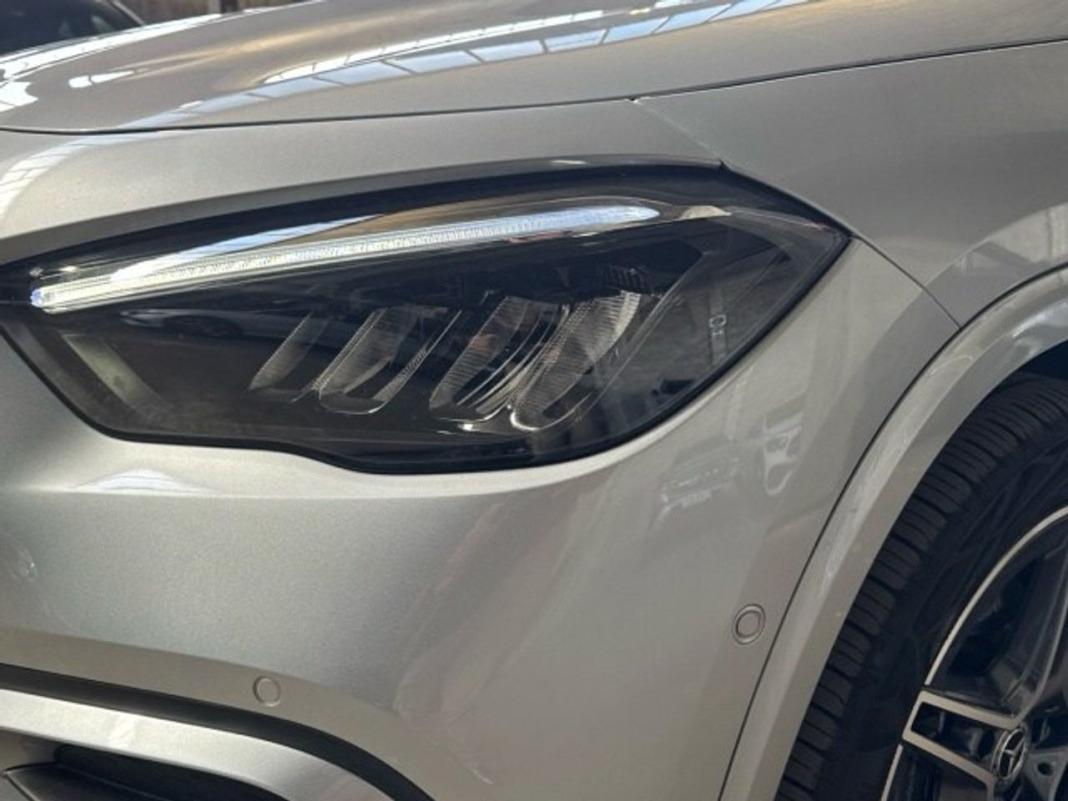 Mercedes Gla 250 e con tecnologia hibrida eq