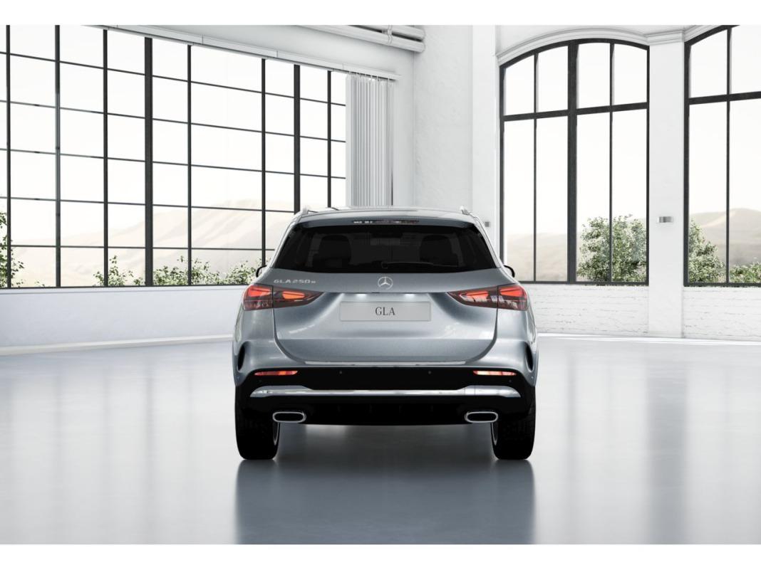 Mercedes Gla 250 e con tecnologia hibrida eq