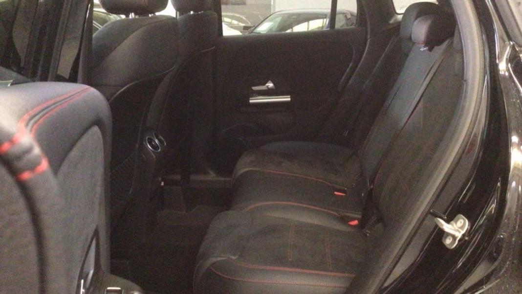Mercedes Gla 250 e con tecnologia hibrida eq