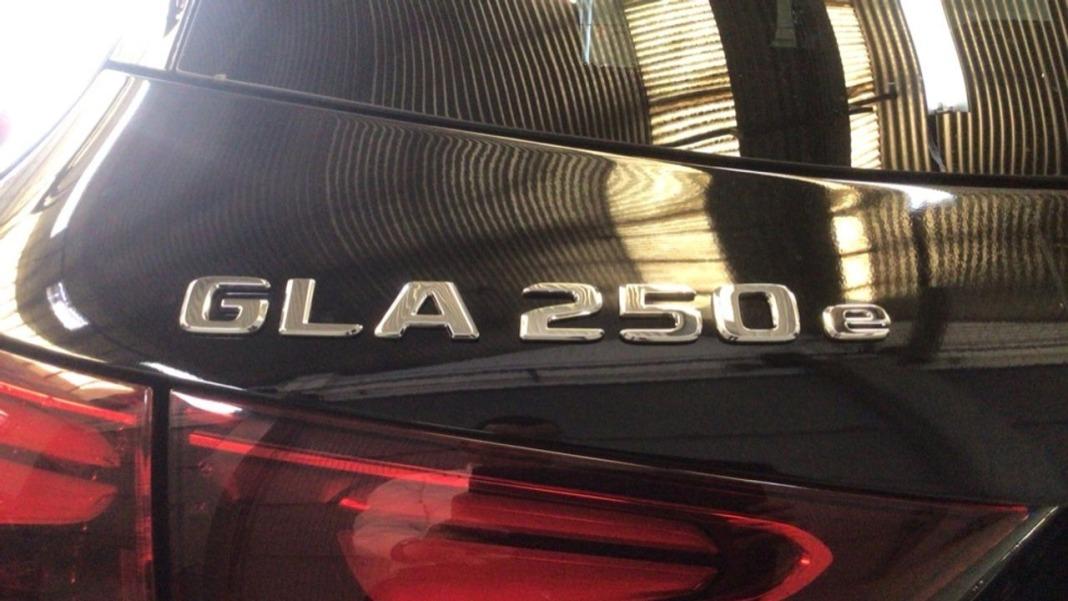 Mercedes Gla 250 e con tecnologia hibrida eq