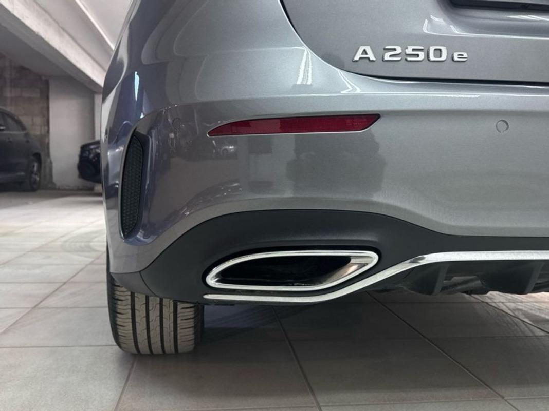 Mercedes Clase A 250 e compacto con tecnologia hibrida eq