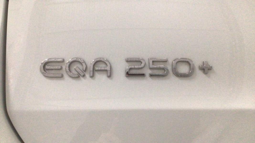 Mercedes Eqa 250+ amg night edition