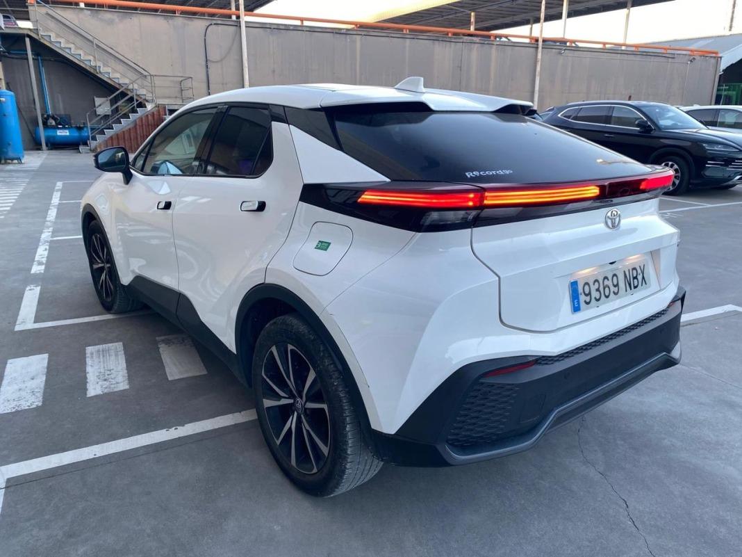 Toyota C-hr 1.8 Advance Hybrid 140