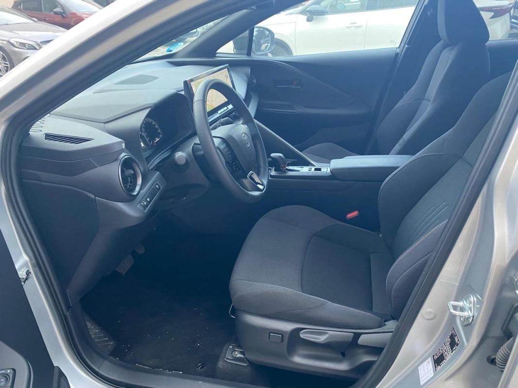 Toyota C-hr 1.8 Advance Hybrid 140