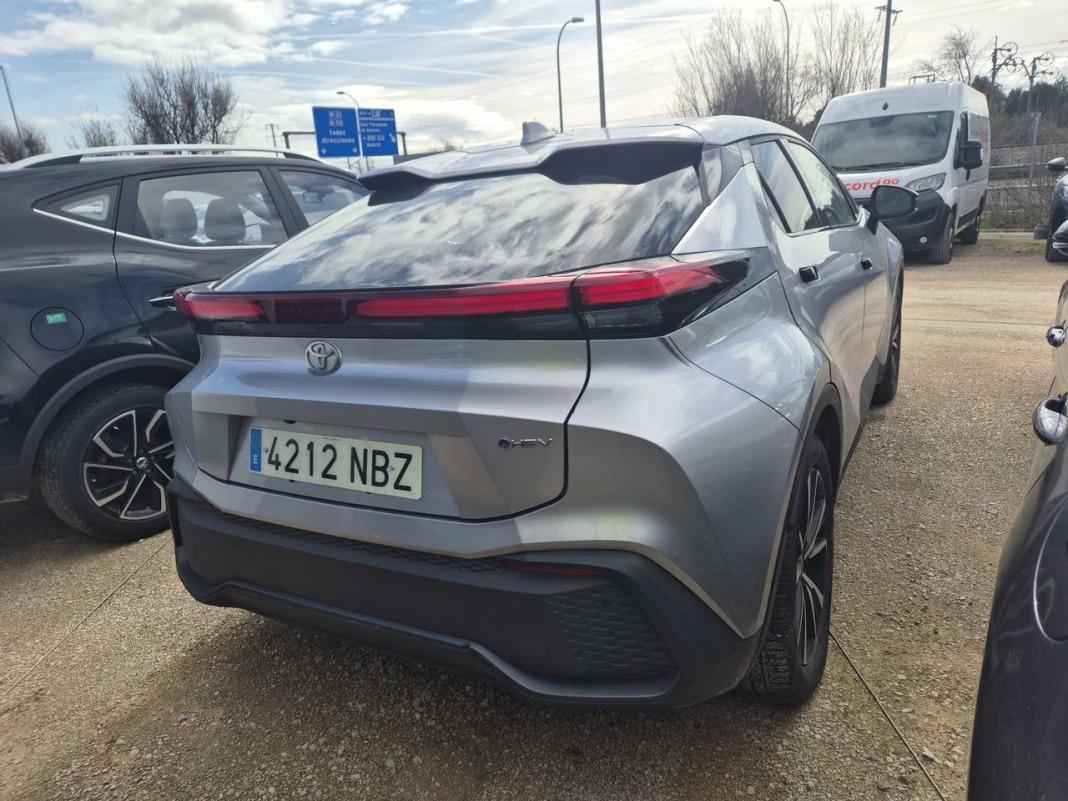 Toyota C-hr 1.8 Advance Hybrid 140