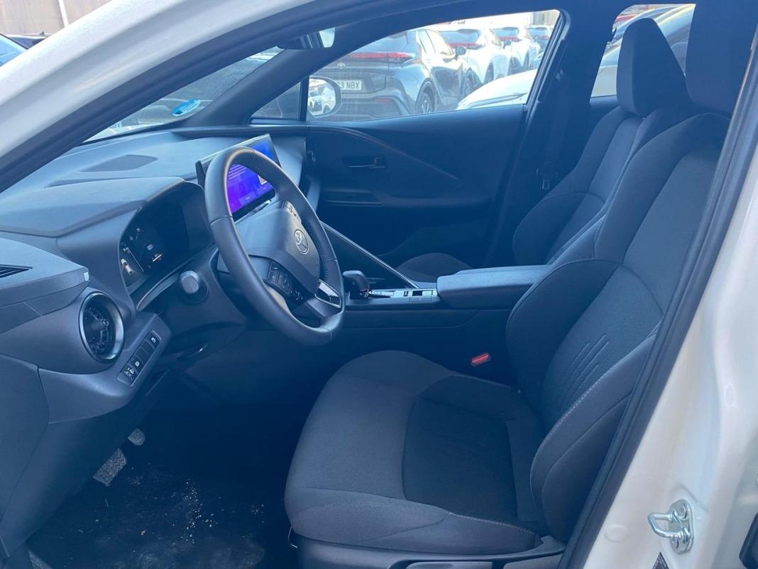 Toyota C-hr 1.8 Advance Hybrid 140